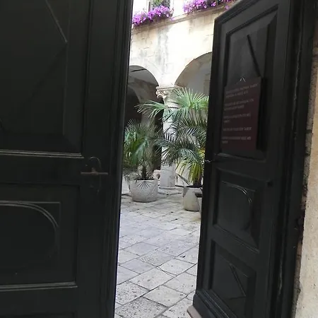 公寓 纳尼托公寓 特罗吉尔