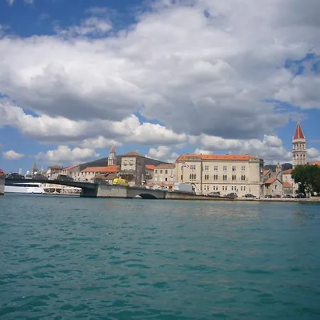 Nanito Διαμέρισμα Τρογκίρ