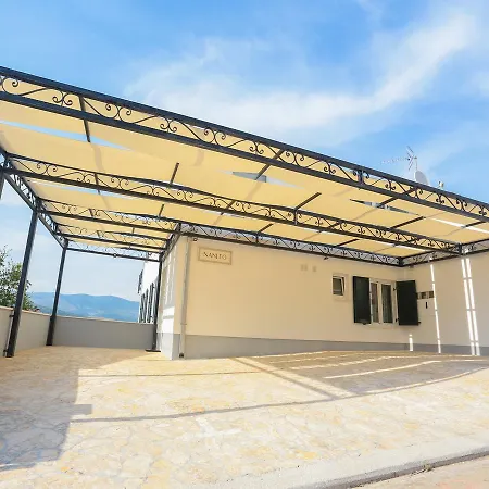 Nanito Διαμέρισμα Τρογκίρ