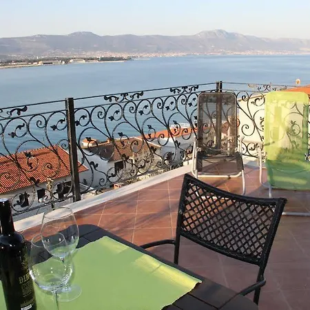 Διαμέρισμα Nanito Τρογκίρ